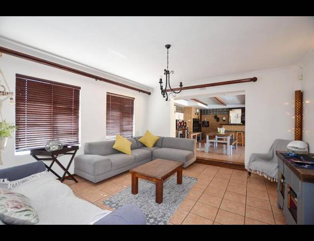 6 BEDROOM HOUSE FOR SALE IN DE TIJGER